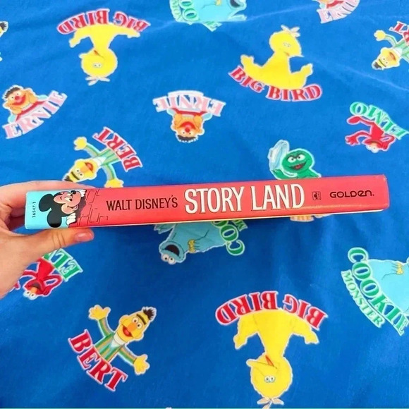 Vintage Walt Disney’s Story Land Golden Book of 55 Illustrated Stories - Picture 7 of 8